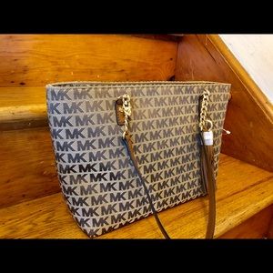 Michael Kors MK Signature JetSet Tassel Chain Tote